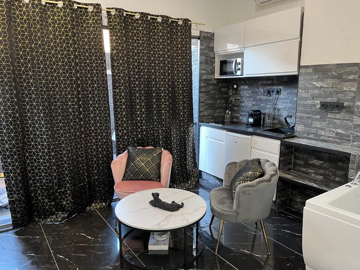 Apartment Jacuzzi Netflix Marseilles
